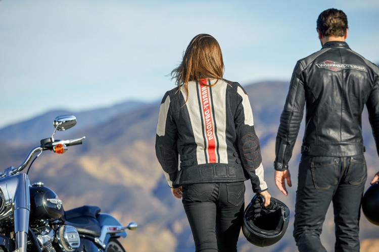 Comment séduire une femme au premier-rendez quand est motard ?